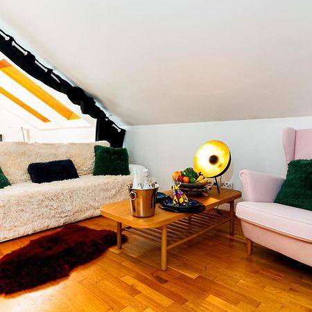 Golden River Apartment Praha Bagian luar foto