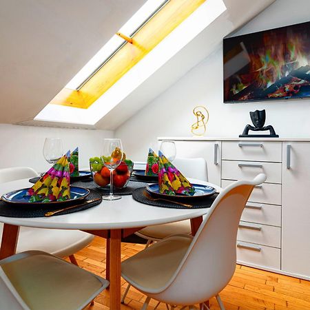 Golden River Apartment Praha Bagian luar foto