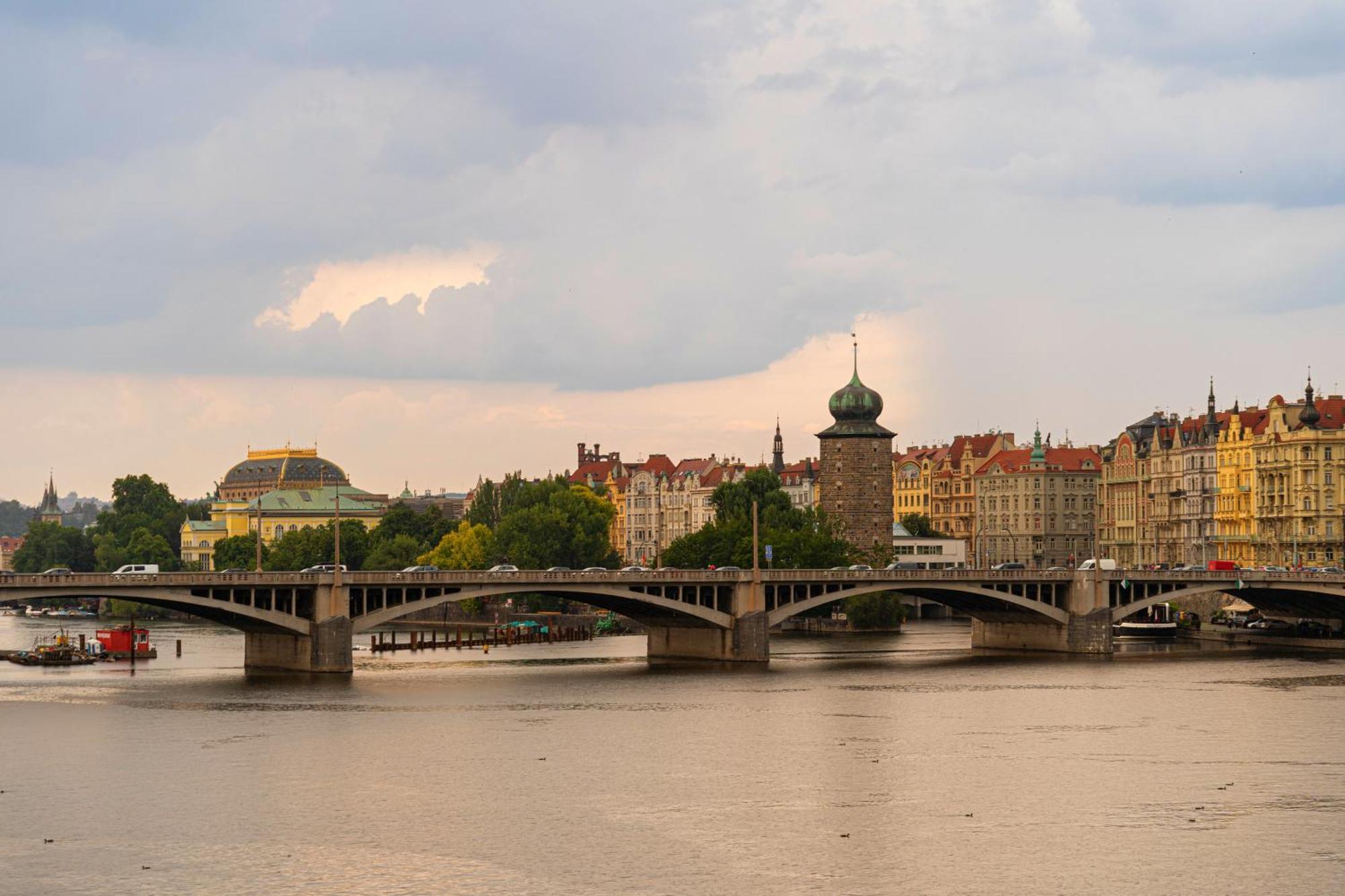 Golden River Apartment Praha Bagian luar foto