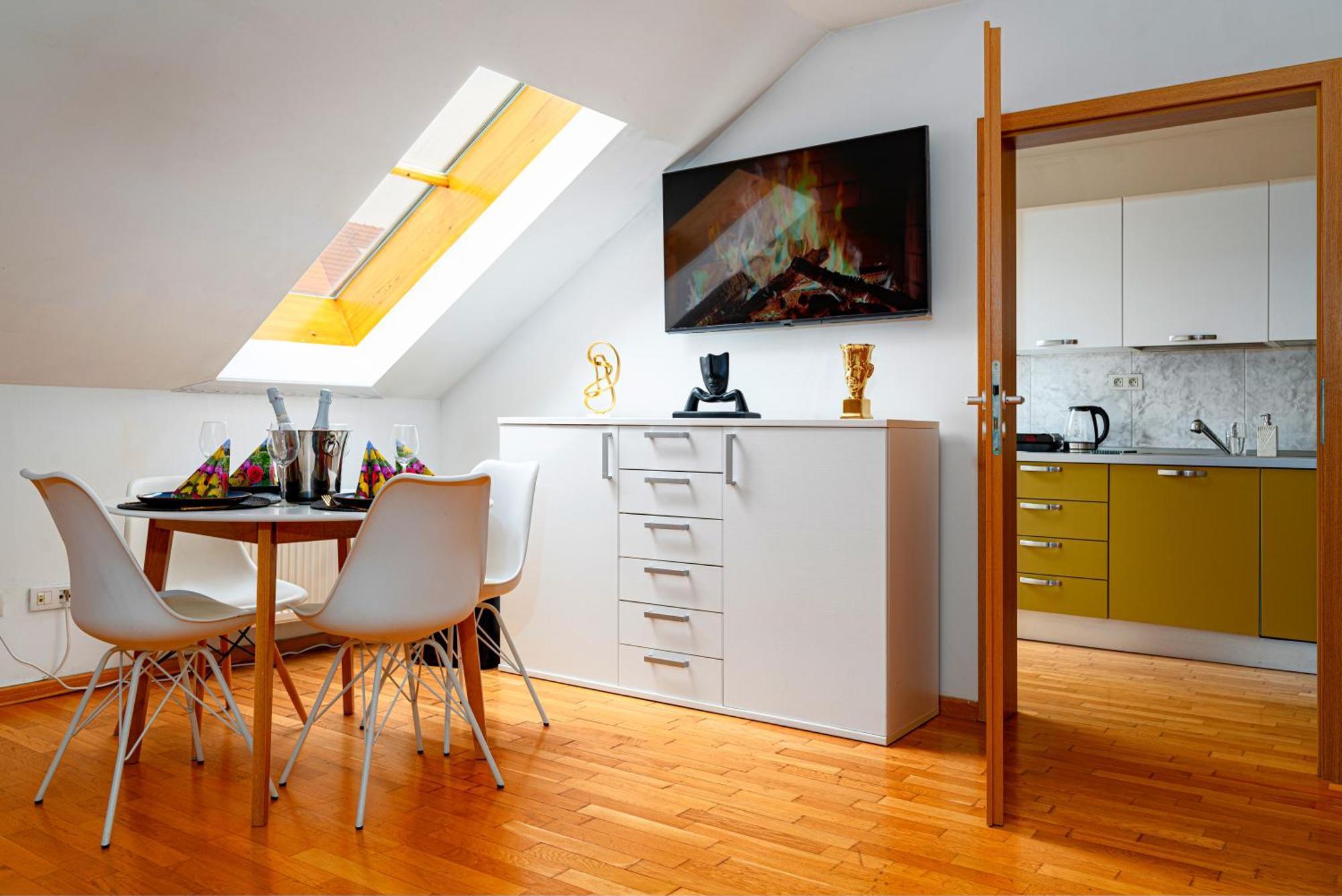 Golden River Apartment Praha Bagian luar foto